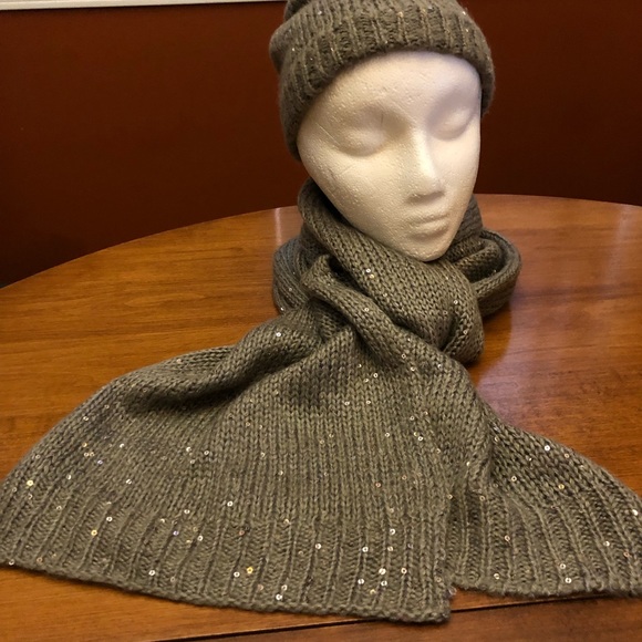 Sequin Slouch Toque and Scarf. - Picture 2 of 6